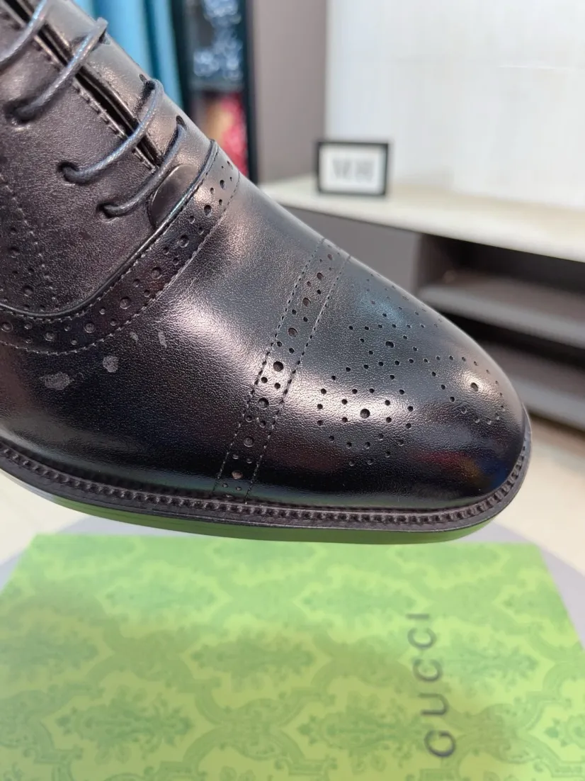 Factory price 500🌹🌹 [GUCCI Gucci] A new style of formal men's leather shoes is coming~ The original quality upper is made of cowhide imported from Italy + soft and delicate leather, comfortable and soft first-layer cowhide lining, rubber wear-resistant outsole, the shoe shape is dignified and domineering, and the luxury charm cannot be concealed! The natural and free nouveau riche leads the trend. Code number: 38-44